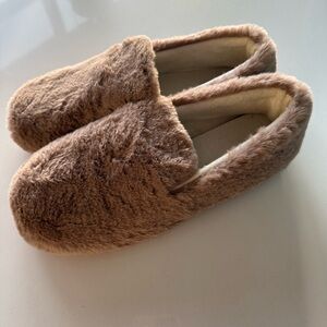 BROWN TEDDY BEAR FAUX FUR SLIPPERS